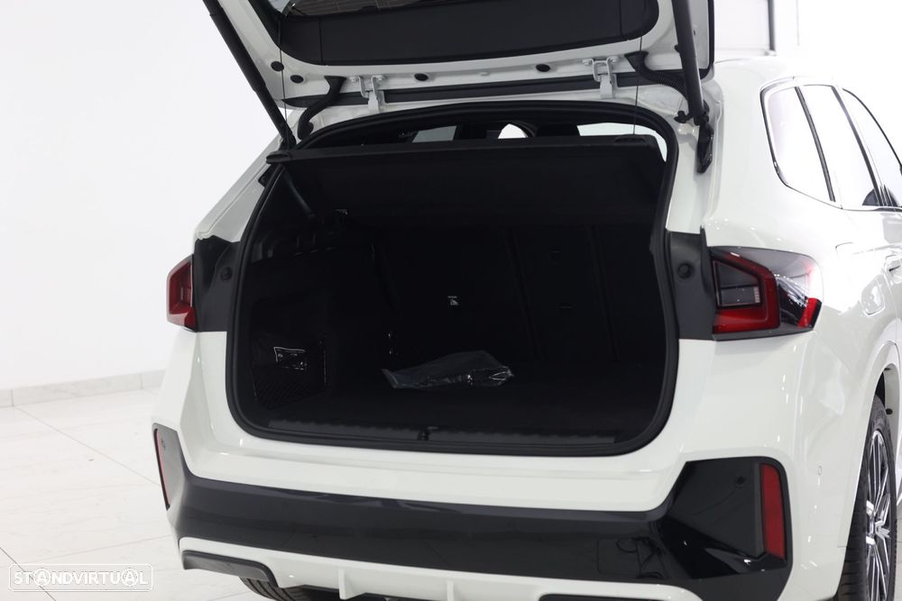 BMW iX1 xDrive30 Pack Desportivo M - 24