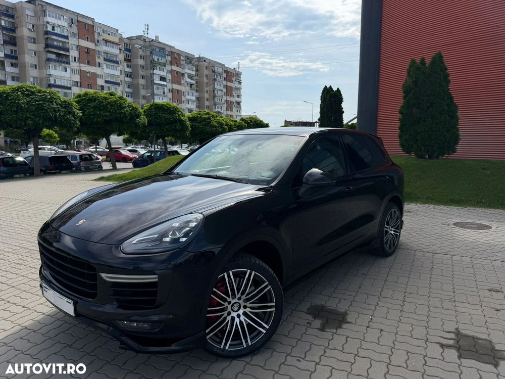 Porsche Cayenne 4.8 L Turbo - 8