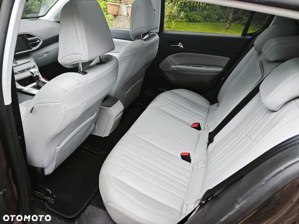 Peugeot 308 1.6 e-HDi Allure S&S - 11