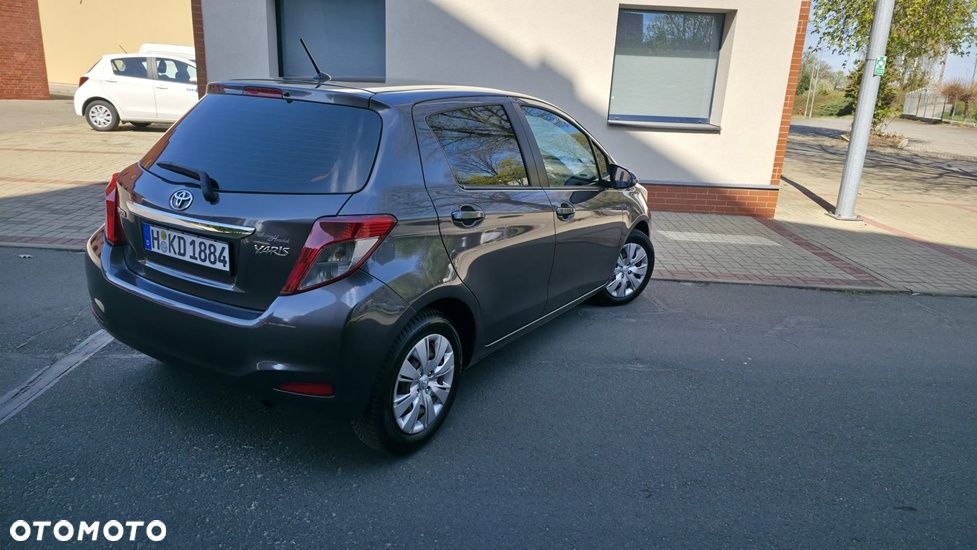 Toyota Yaris 1.33 Premium - 6