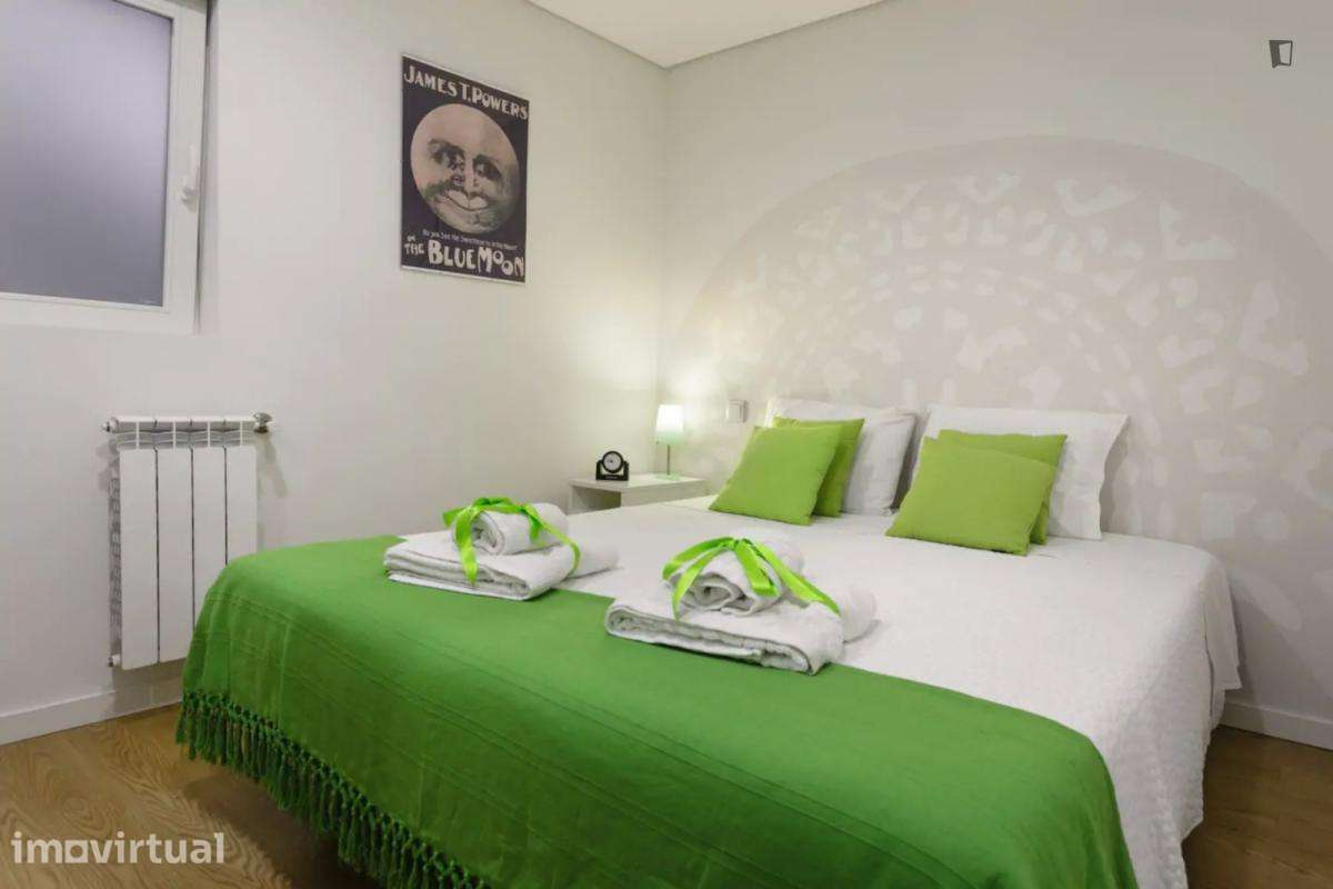 Apartamento com 1 quartos - localizado em Sé Porto - Grande imagem: 2/8