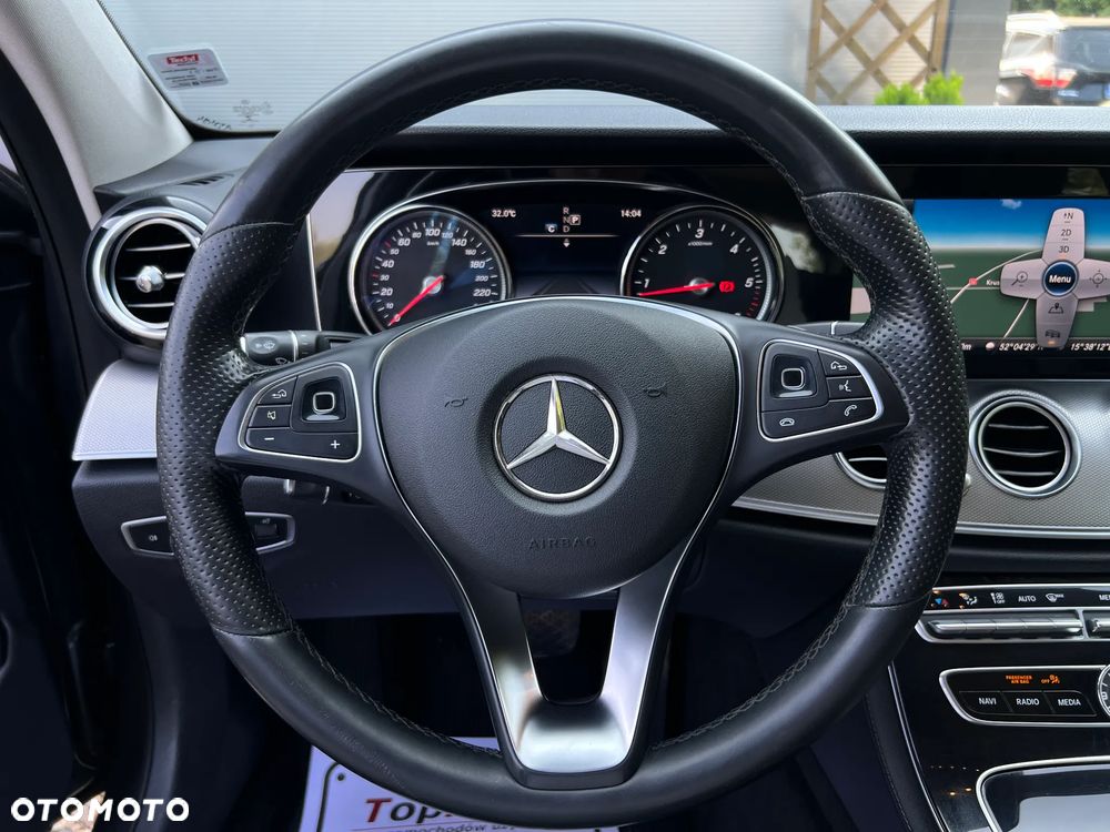 Mercedes-Benz Klasa E 220 d 9G-TRONIC - 24