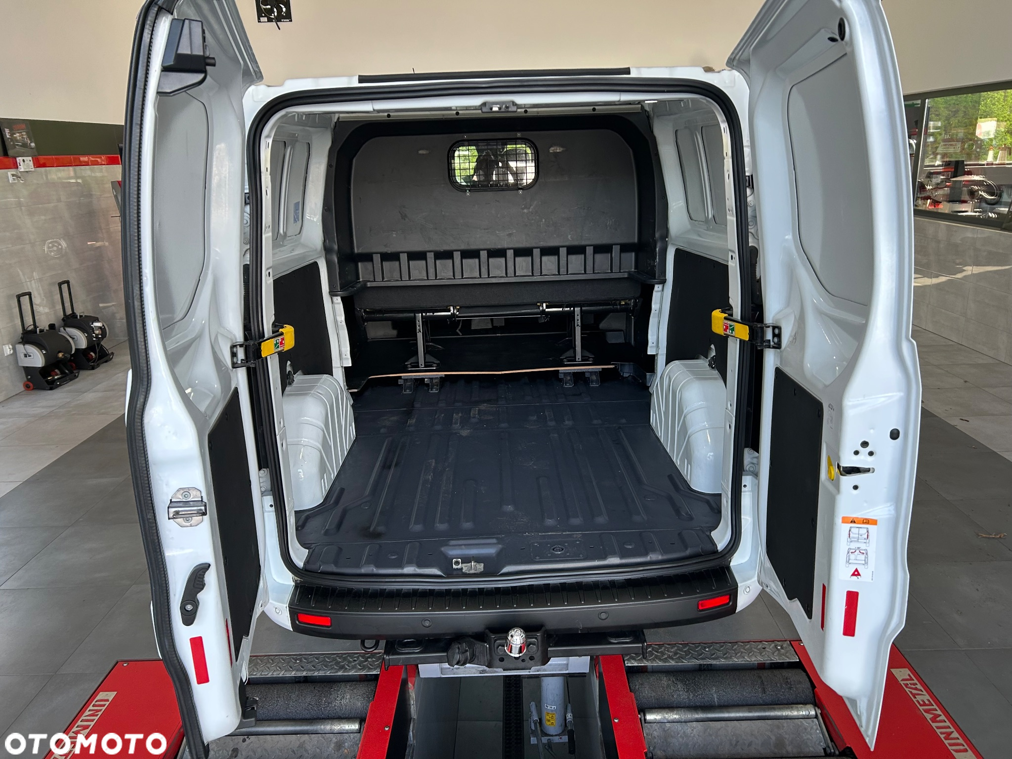 Ford Transit Custom 320 L1H2 VA Trend Nugget - 20