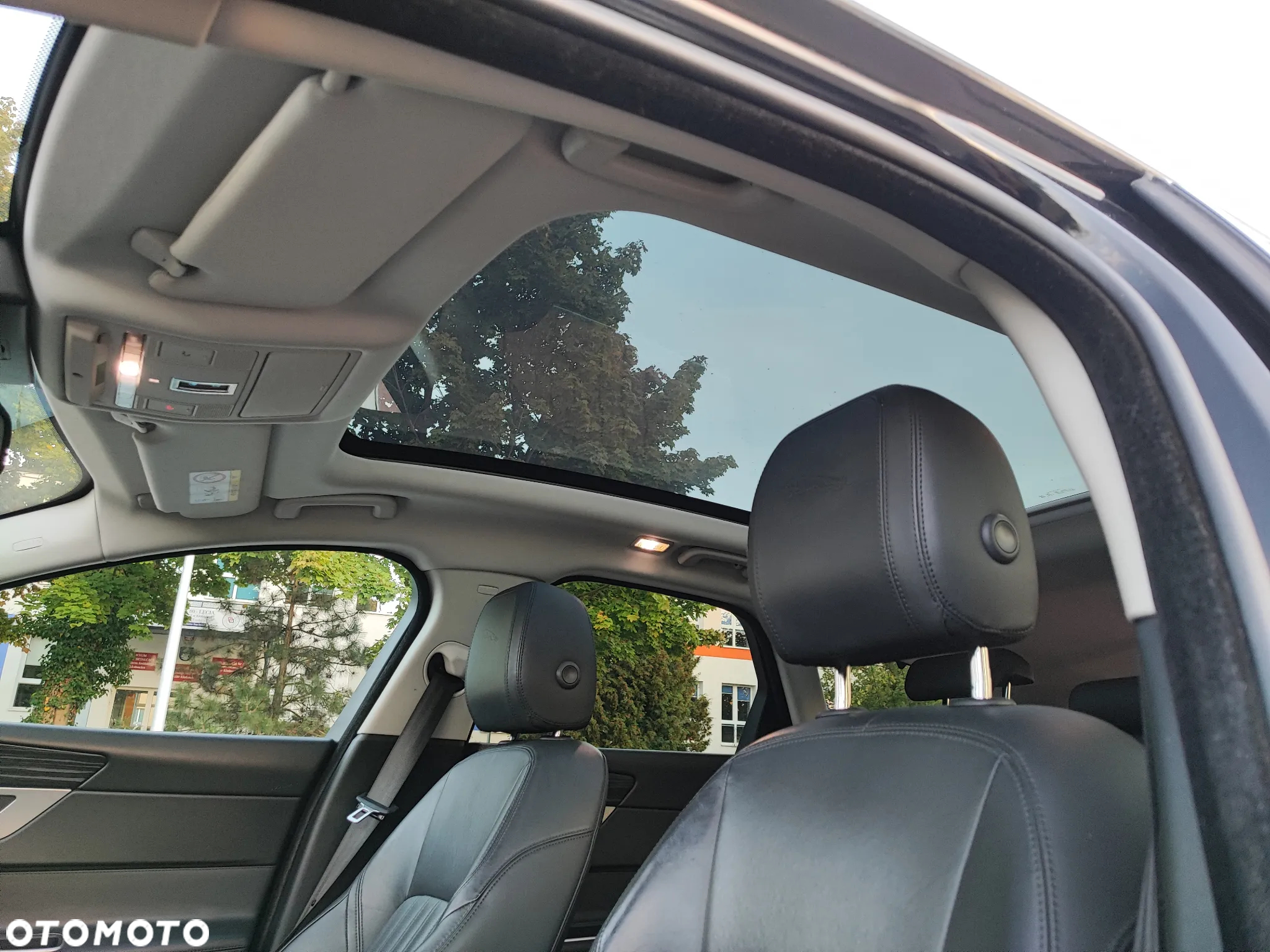 Jaguar XF 30d Sportbrake Portfolio - 26