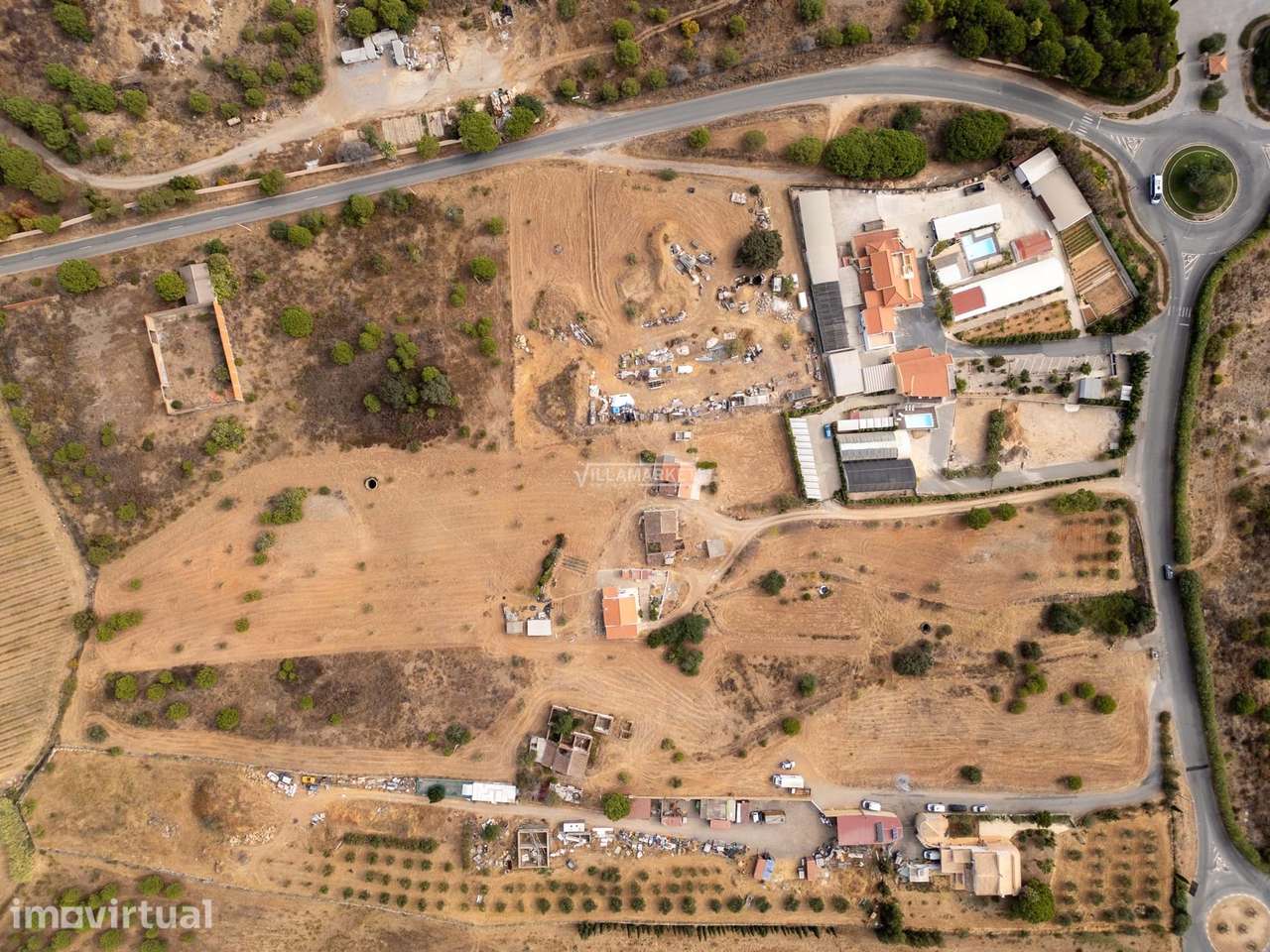 Ruína com 294 m2 inserida num terreno com 14668 m2 situada próxima do - Grande imagem: 5/24