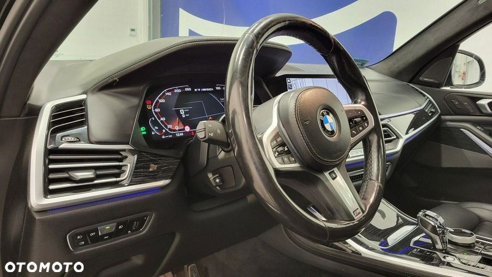 BMW X7 M50i sport - 13