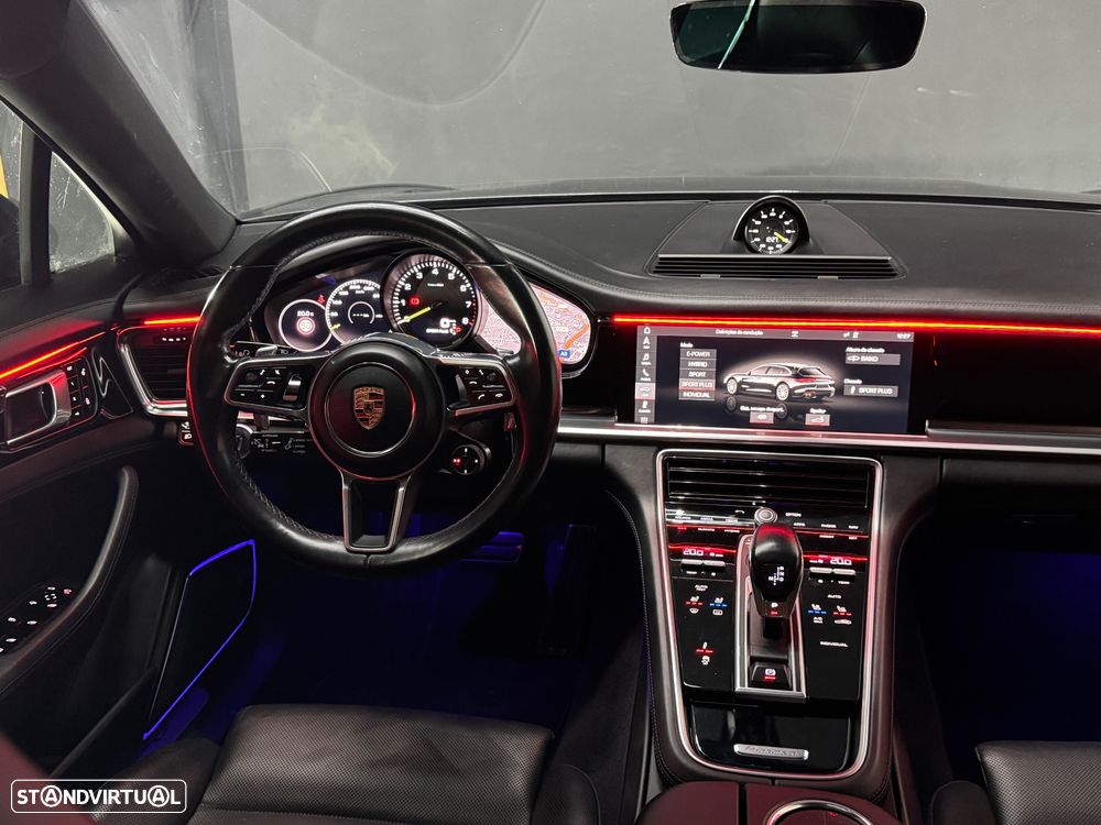 Porsche Panamera Sport Turismo 4 E-Hybrid - 11