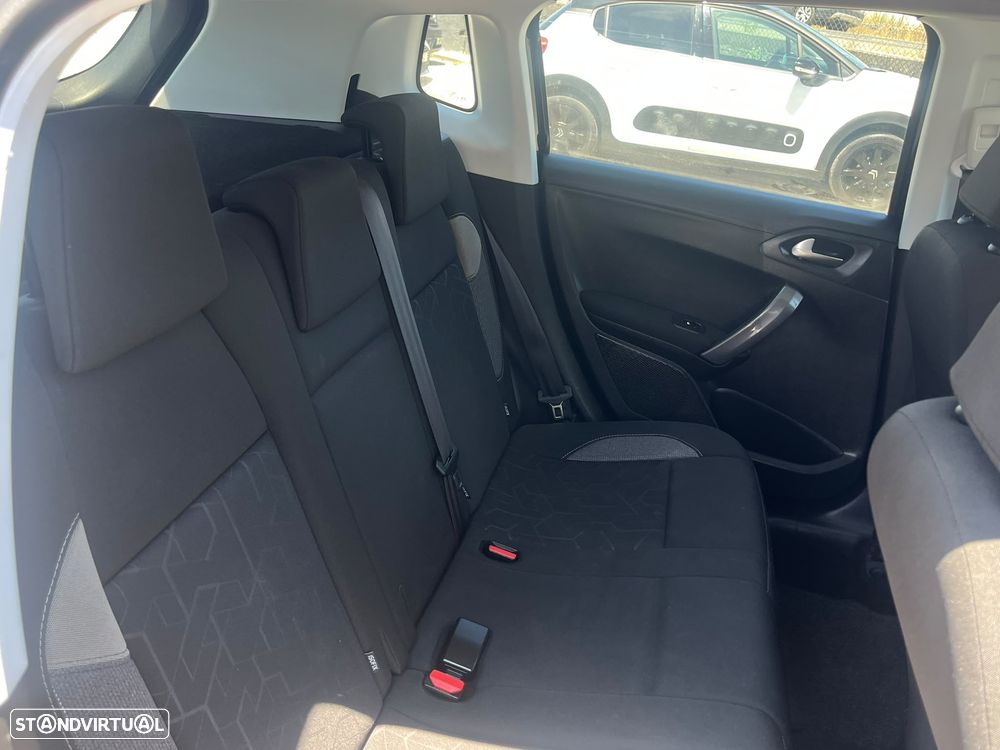 Peugeot 2008 1.6 BlueHDi Style - 9