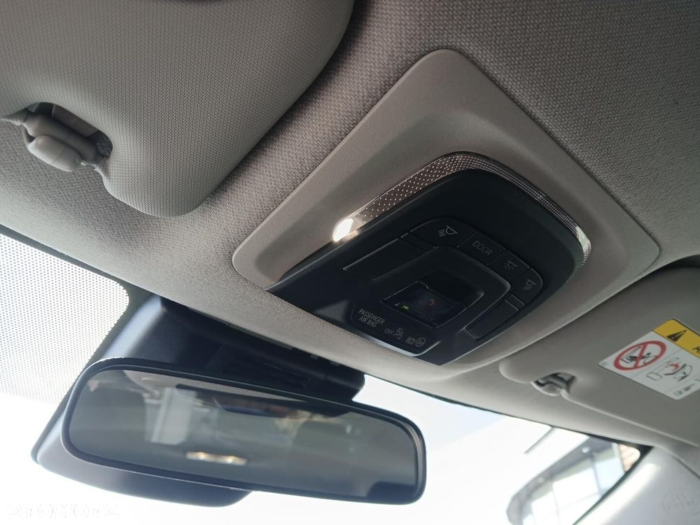 Toyota Corolla 1.8 Hybrid Comfort - 32