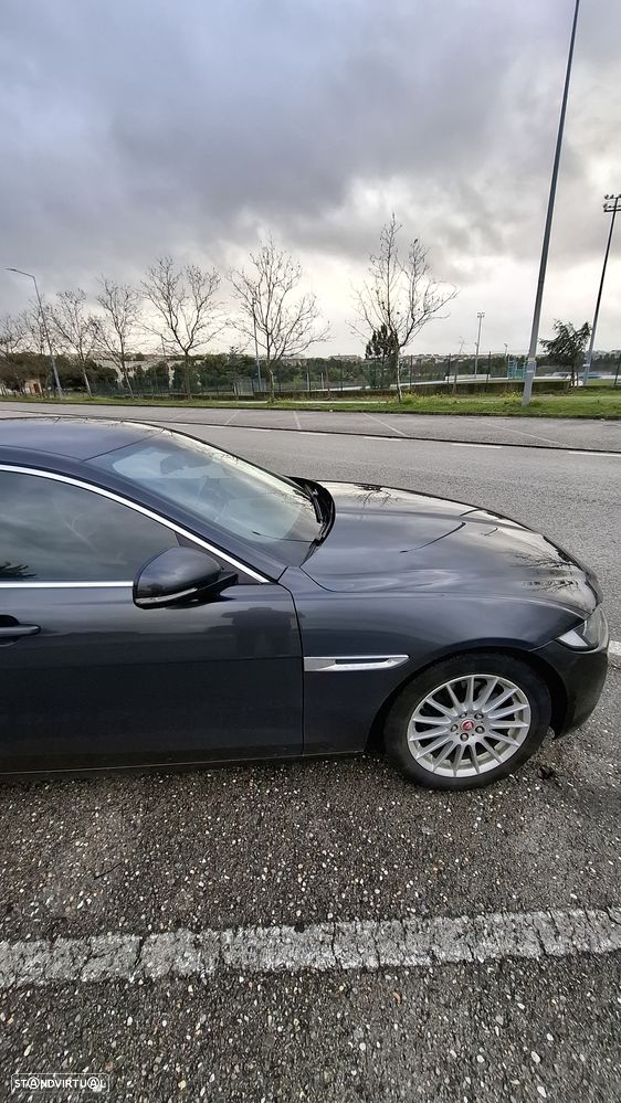 Jaguar XE E-Performance Prestige - 10