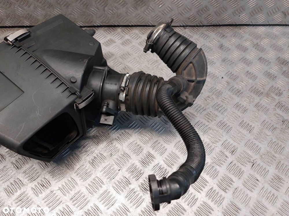 OBUDOWA FILTRA POWIETRZA  PRZEPŁYWOMIERZ RURA DOLOT AUDI A6 C6 2.0 TDI - 4