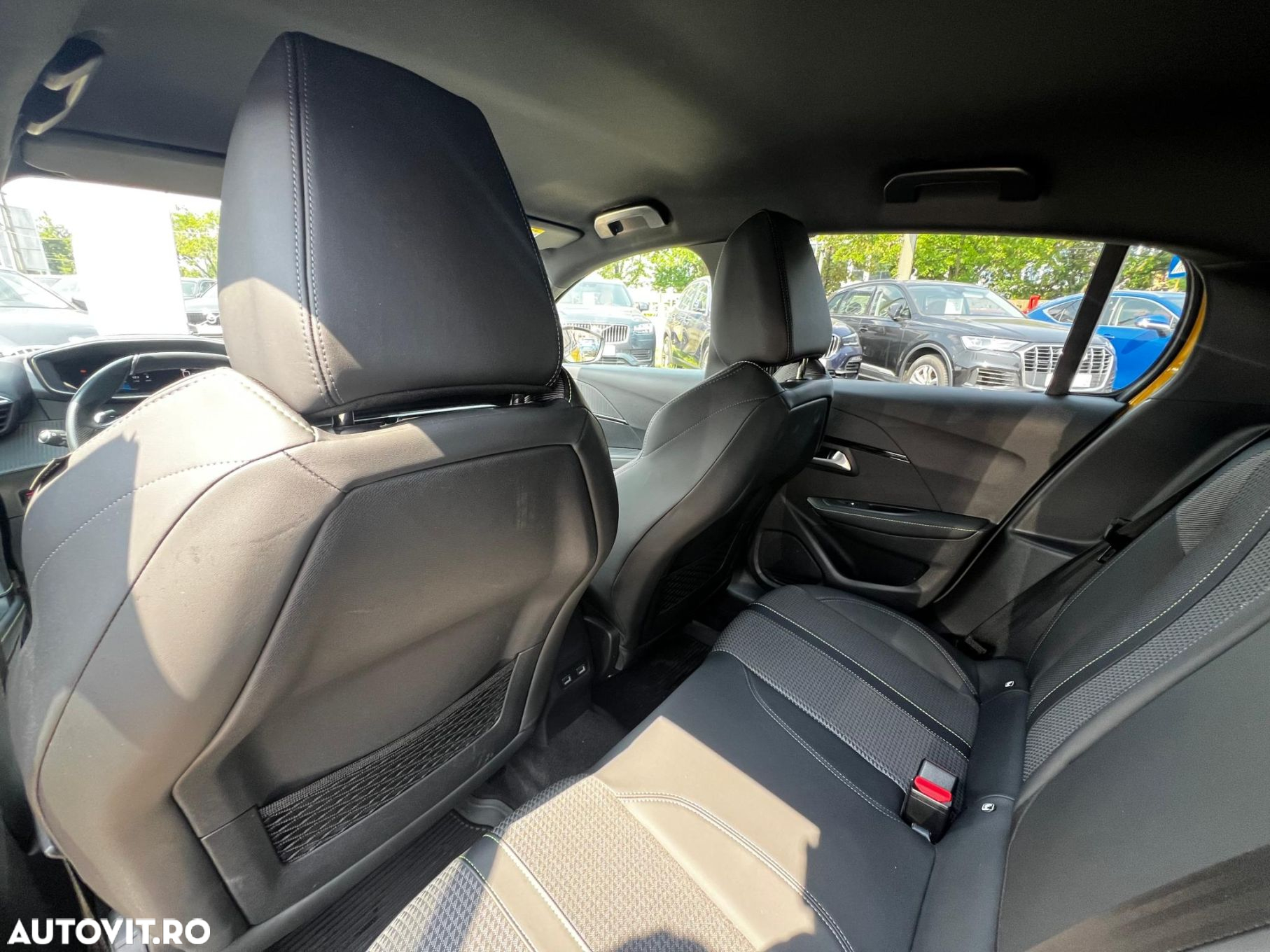 Peugeot 208 1.2 L PureTech STT EAT8 GT Line - 18