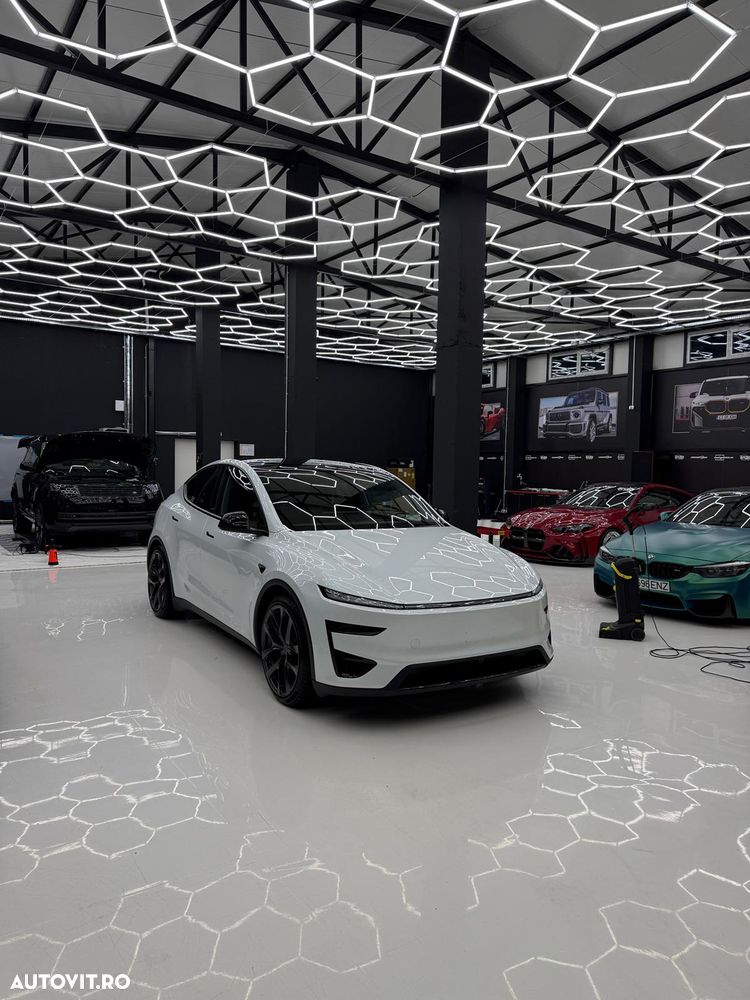 Tesla Model Y Performance - 1
