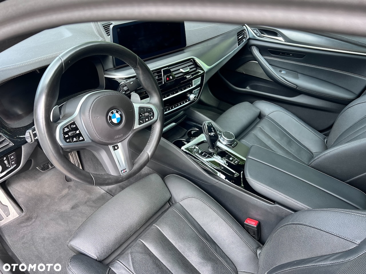 BMW Seria 5 530i xDrive mHEV - 12
