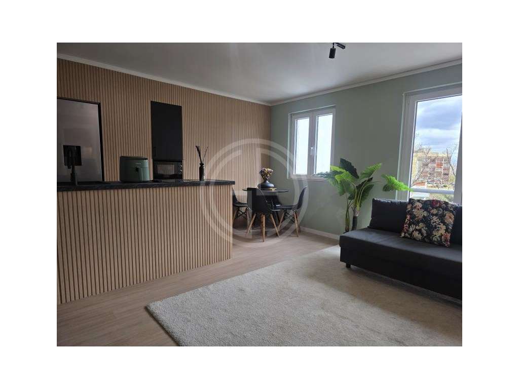 Apartamento T0+2 renovado, com piscina junto à Marina de Vilamoura - Grande imagem: 3/19