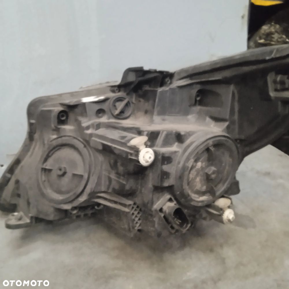 Lampa przednia prawa W447 - 4