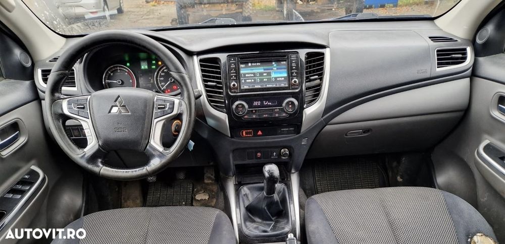 Mitsubishi L200 Double Cab M/T Invite - 4