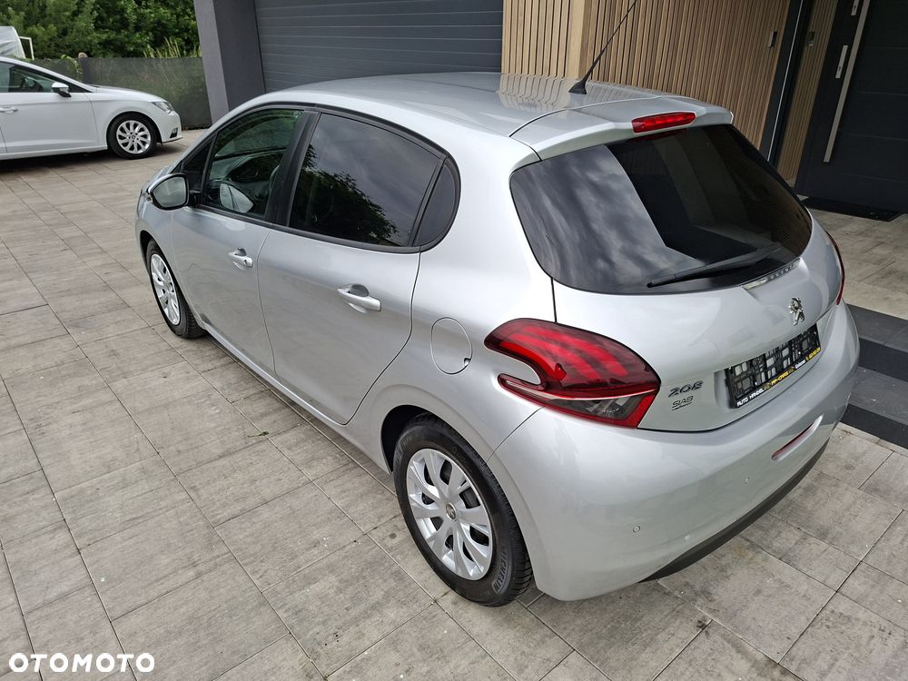 Peugeot 208 - 6
