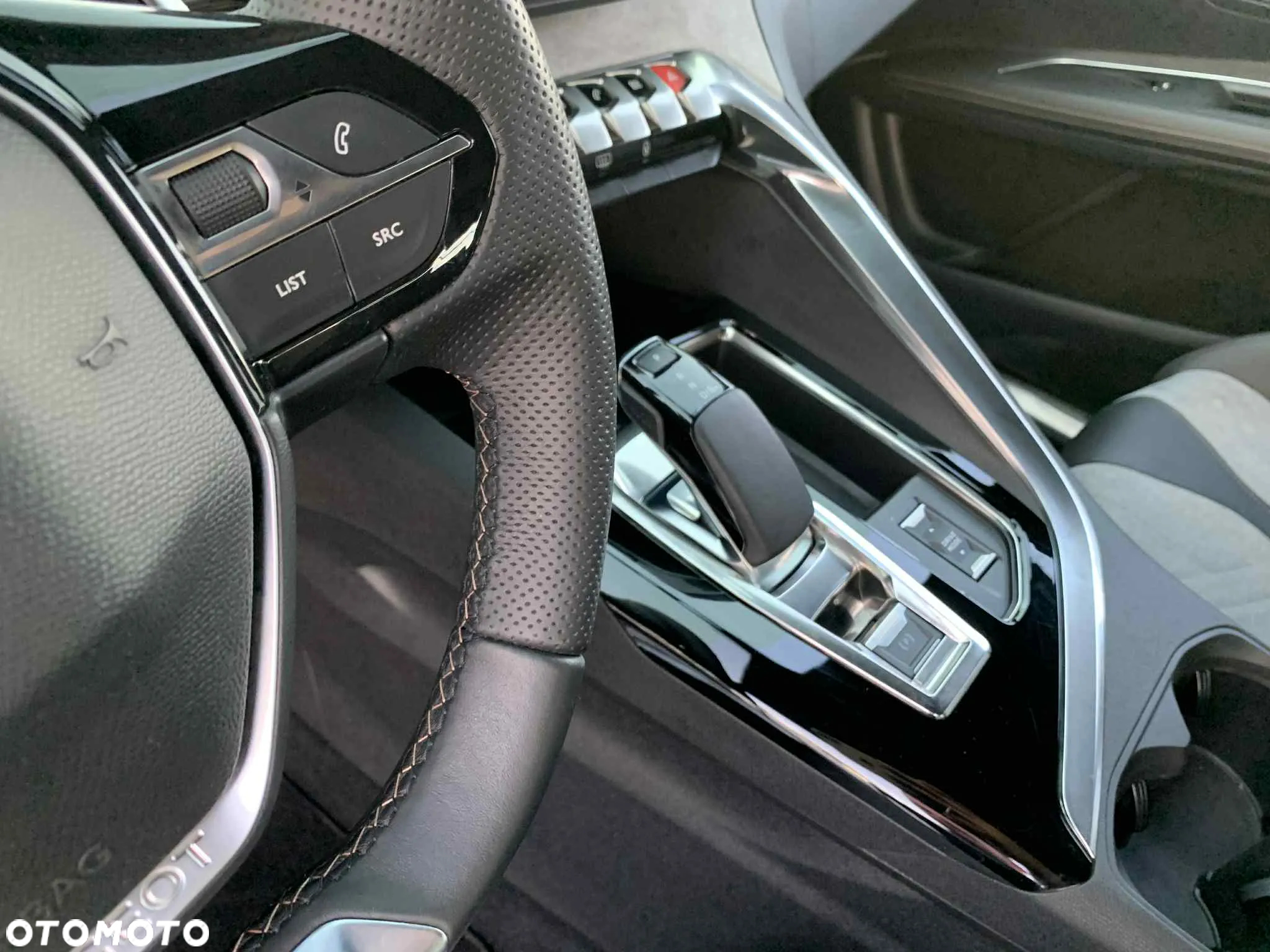 Peugeot 3008 1.6 PureTech HYbrid GT S&S EAT8 - 13