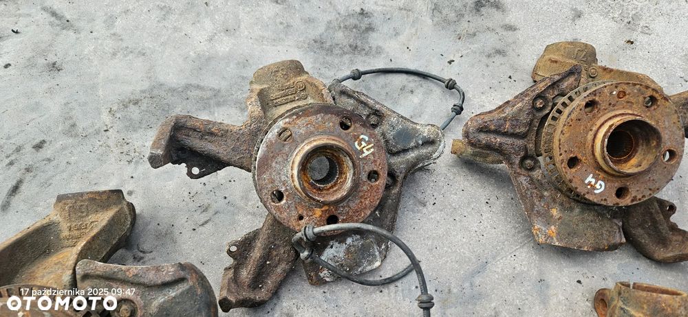 Zwrotnica piasta lewa prawa przednia ABS 260mm 288mm VW Golf IV Bora Octavia I Audi A3 1,4  1,6 benzyna  1,9 TDI - 4