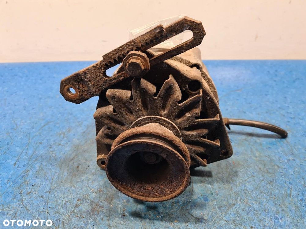 VOLKSWAGEN GOLF II 1.6B ALTERNATOR - 2