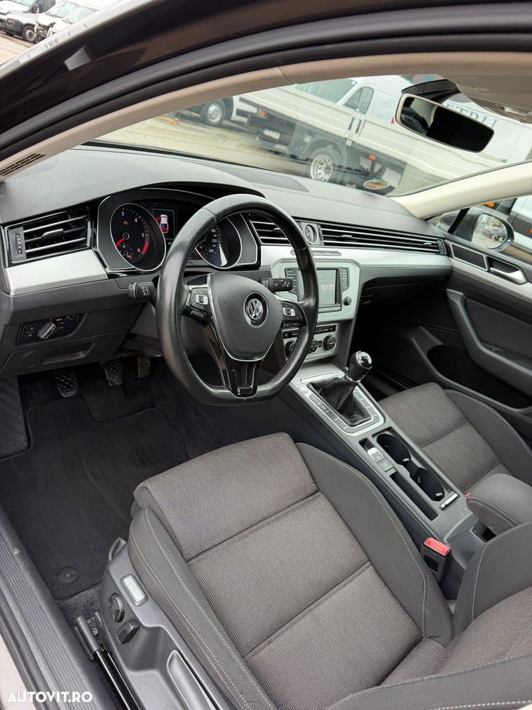 Volkswagen Passat - 8
