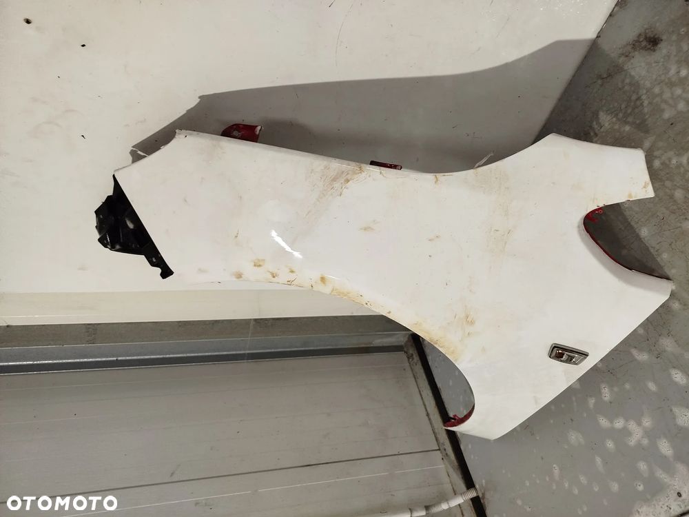 * BŁOTNIK PRZÓD PRZEDNI LEWY OPEL ASTRA J IV GTC 3D czerwone oklejone biała folia - 2