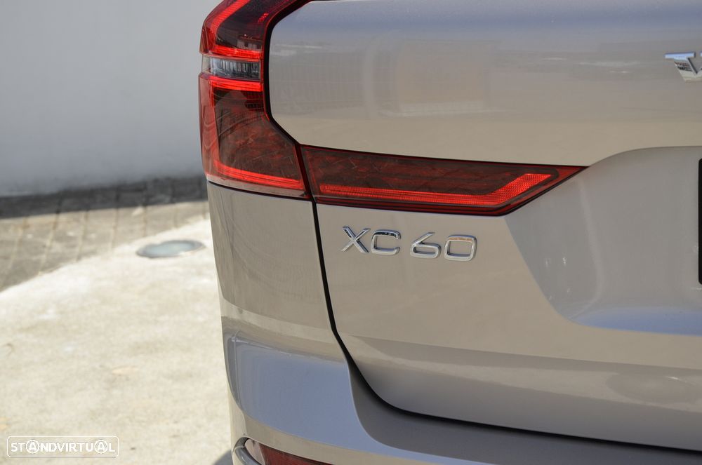 Volvo XC 60 2.0 T6 PHEV Plus Dark AWD - 40
