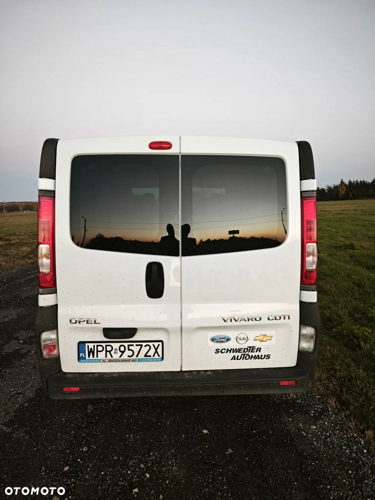 Opel Vivaro 2011 photo 2