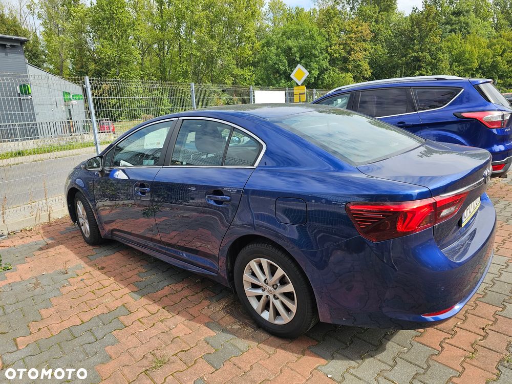 Toyota Avensis 1.6 Premium - 3
