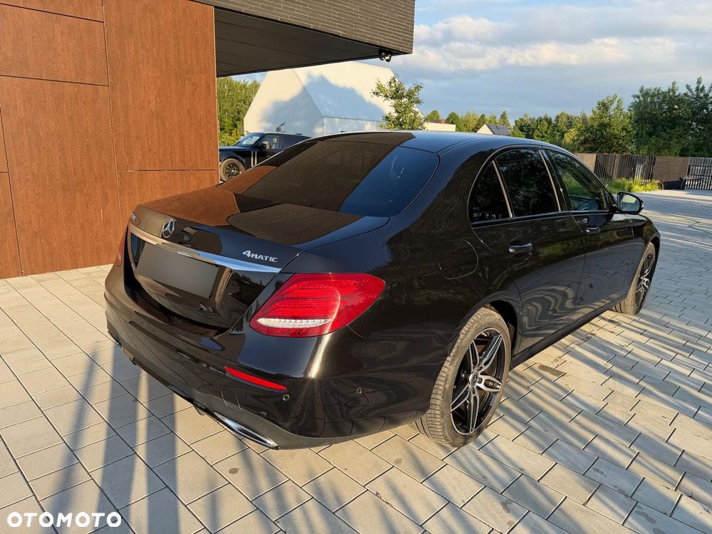 Mercedes-Benz Klasa E 220 d 4-Matic 9G-TRONIC - 2