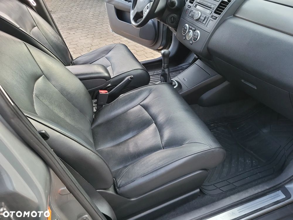 Nissan Tiida 1.6 Visia - 29