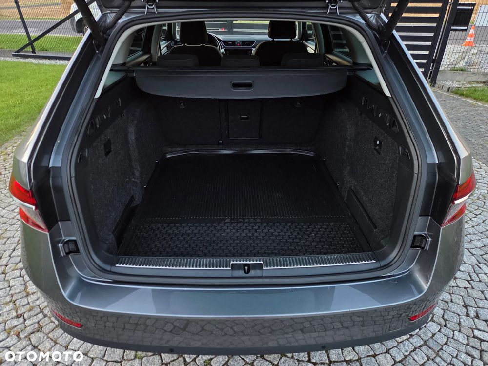 Skoda Superb 2.0 TDI SCR Ambition DSG - 32