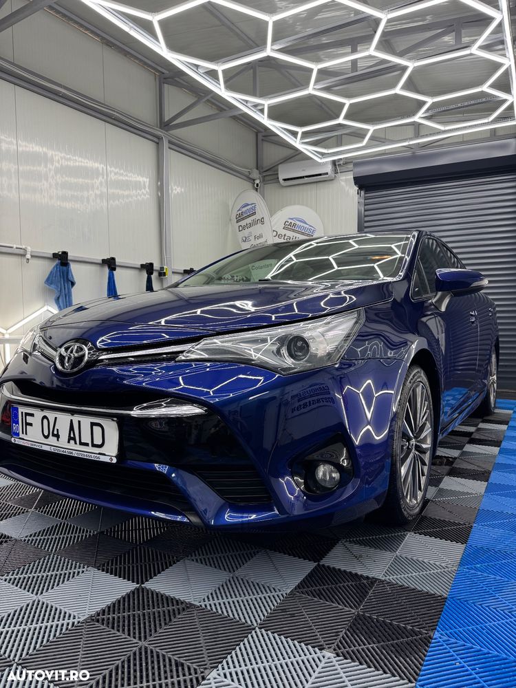 Toyota Avensis 2.0 D-4D Elegance - 1