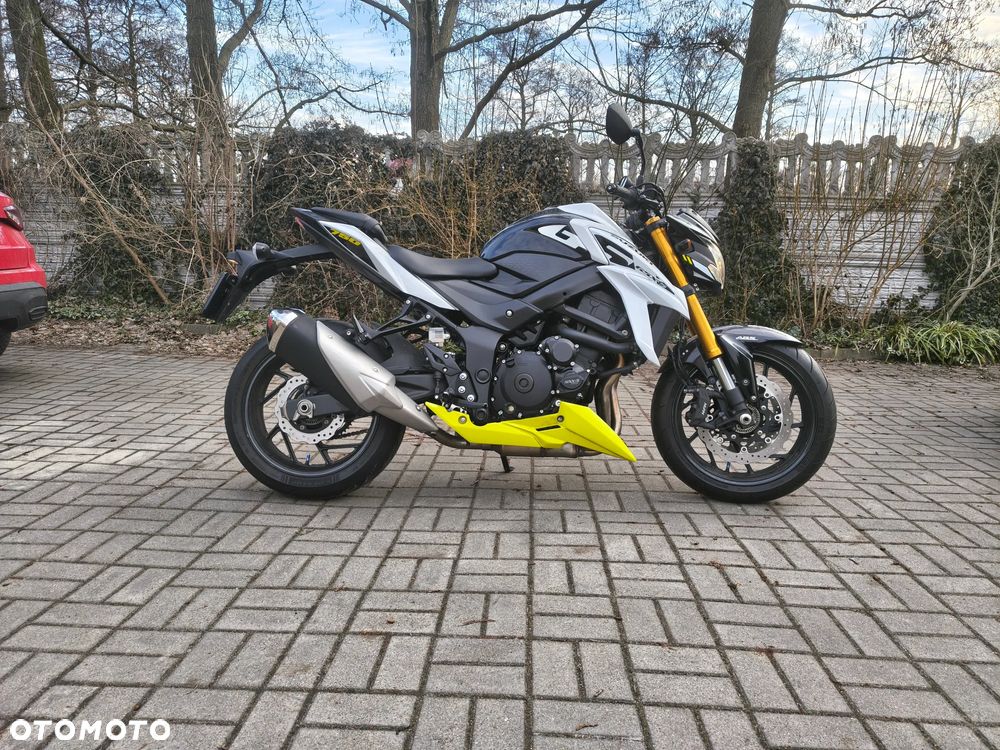 Suzuki GSX - 2