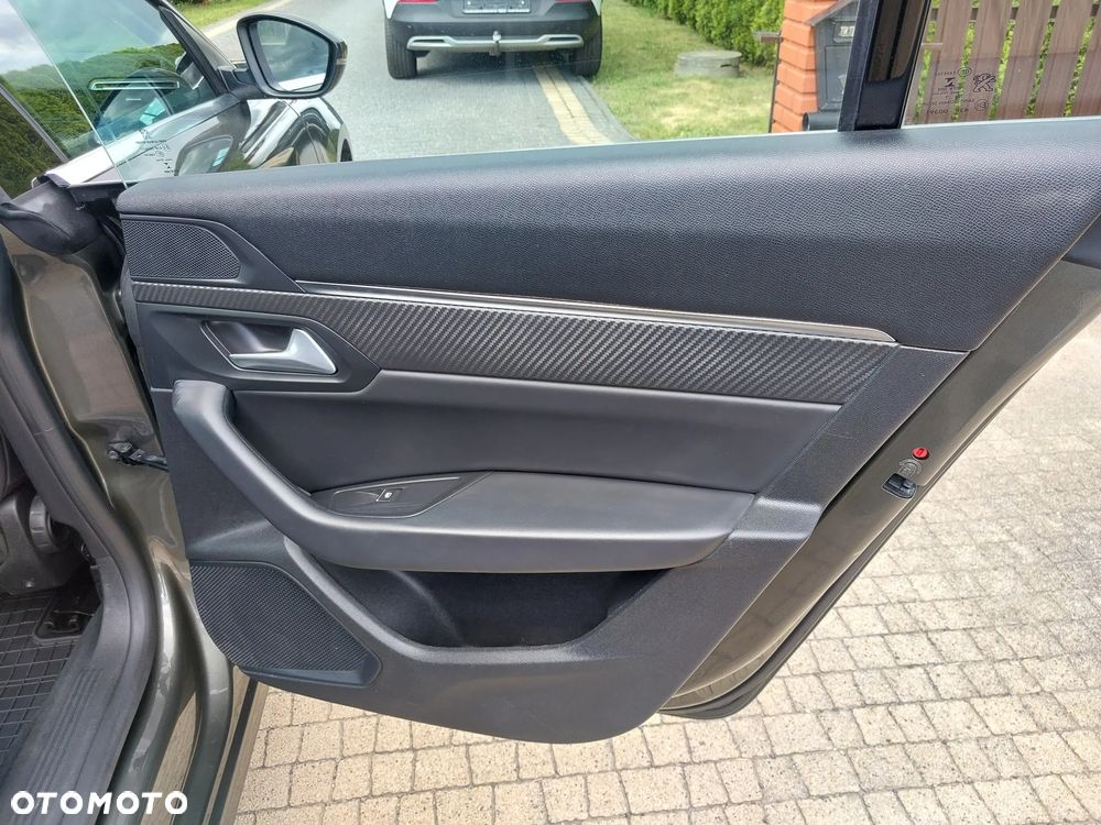 Peugeot 508 BlueHDi 160 EAT8 Allure Business-Paket - 24