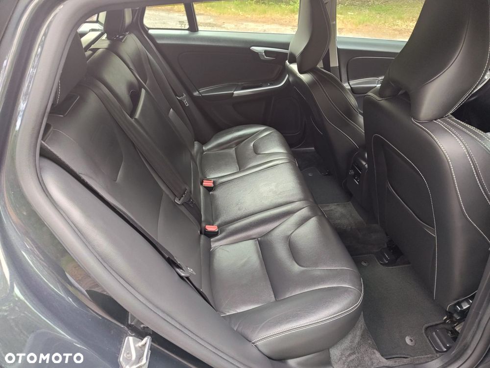 Volvo V60 D4 Momentum - 19