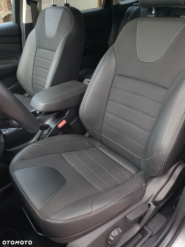 Ford Kuga 2.0 TDCi 4x4 Titanium - 27