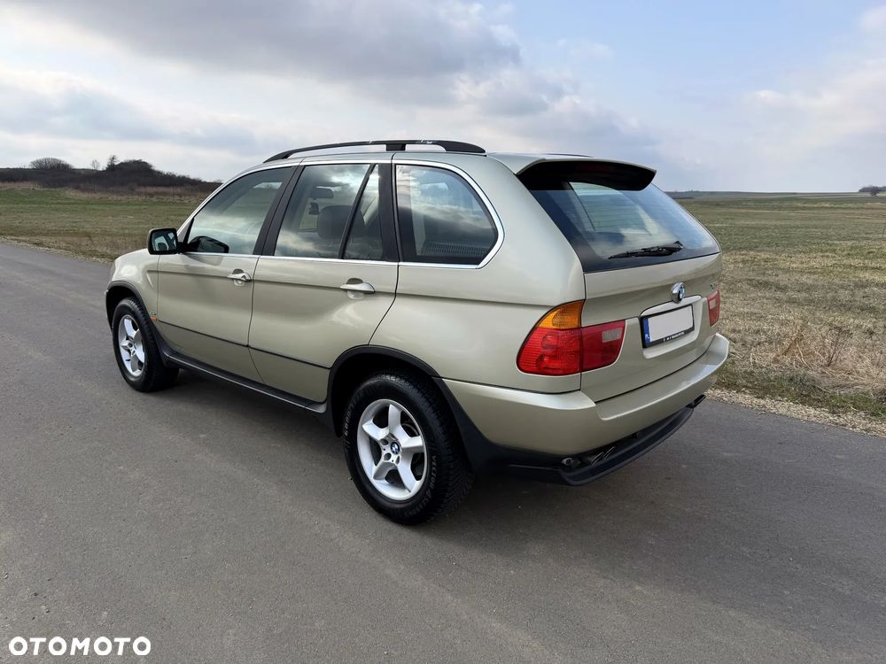 BMW X5 4.4i - 5