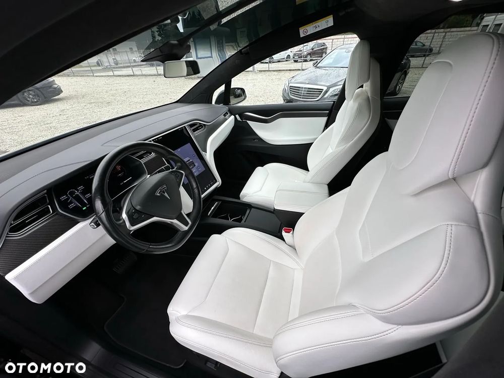Tesla Model X - 18