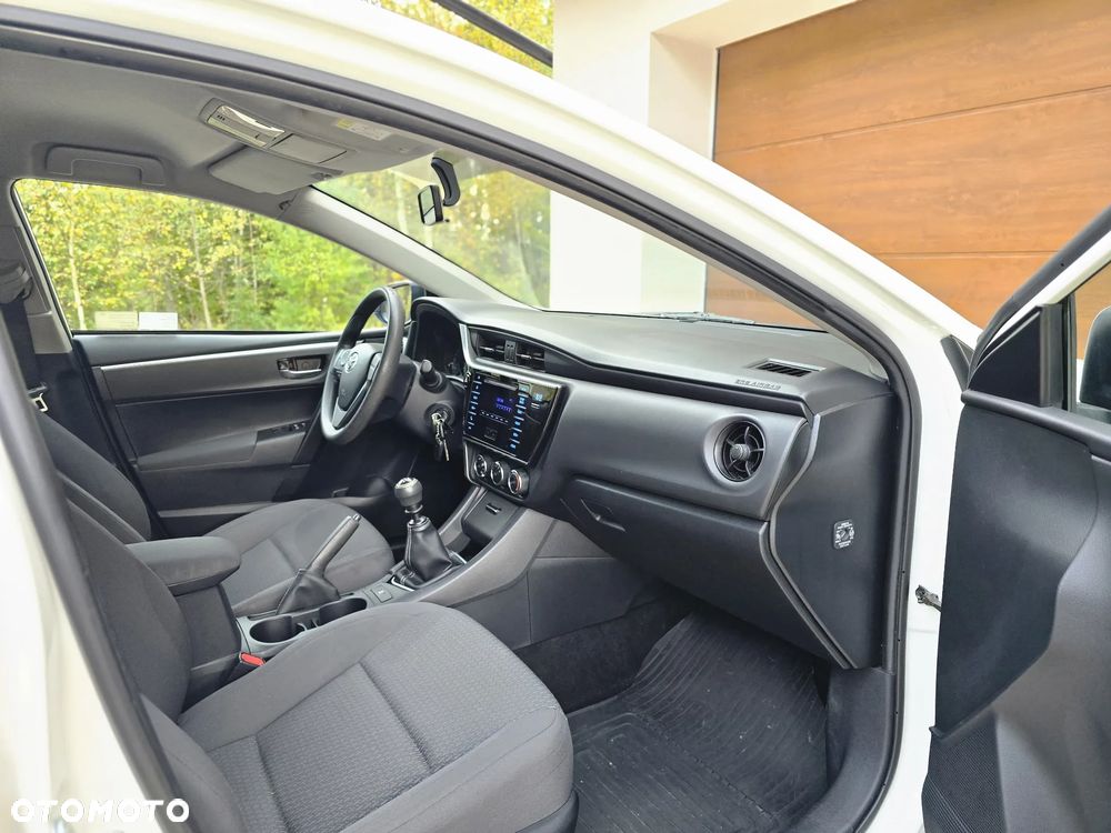 Toyota Corolla - 16