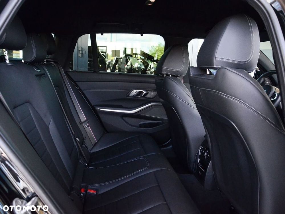 BMW Seria 3 330e xDrive M Sport sport - 27