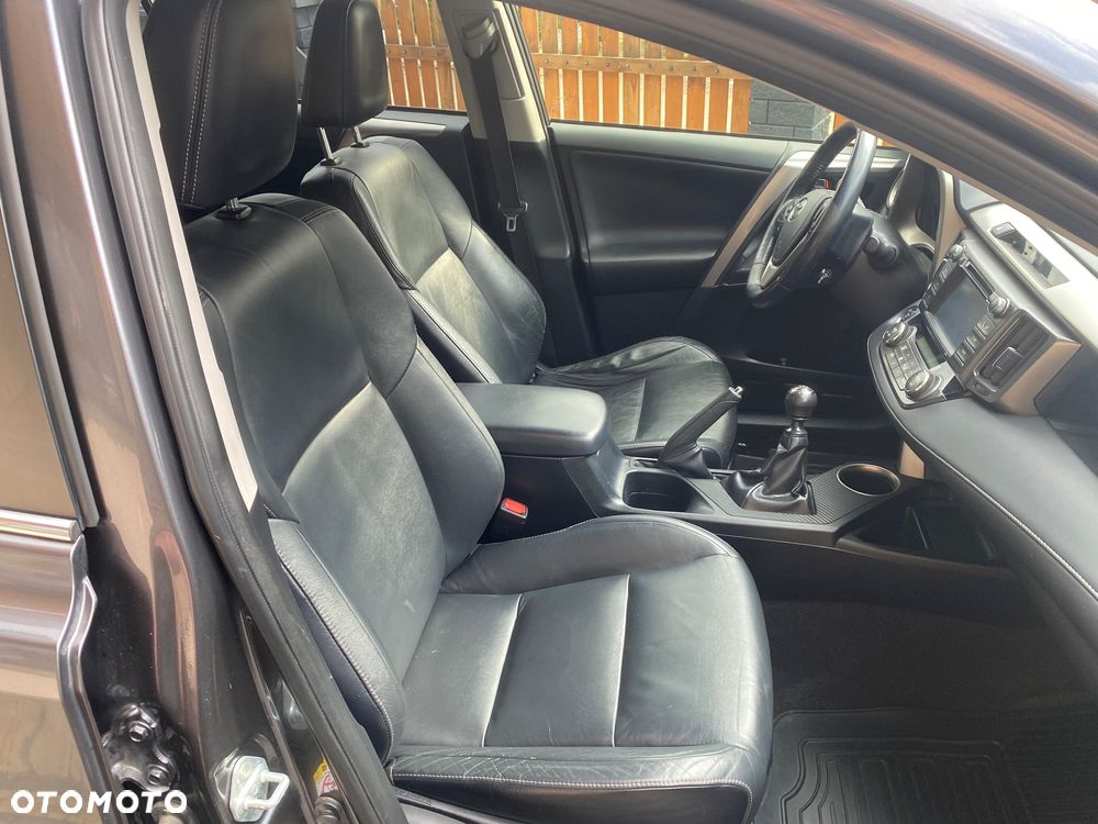 Toyota RAV4 2.2 D-4D Prestige - 22