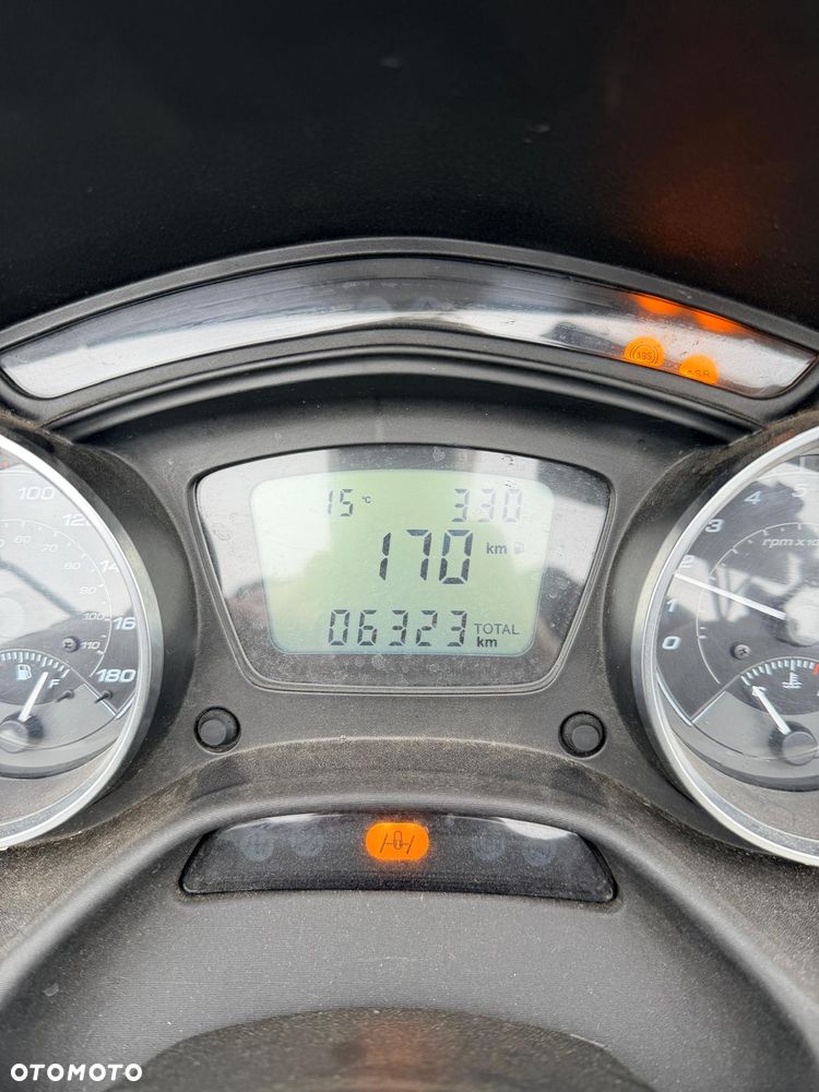 Piaggio MP-3 - 11