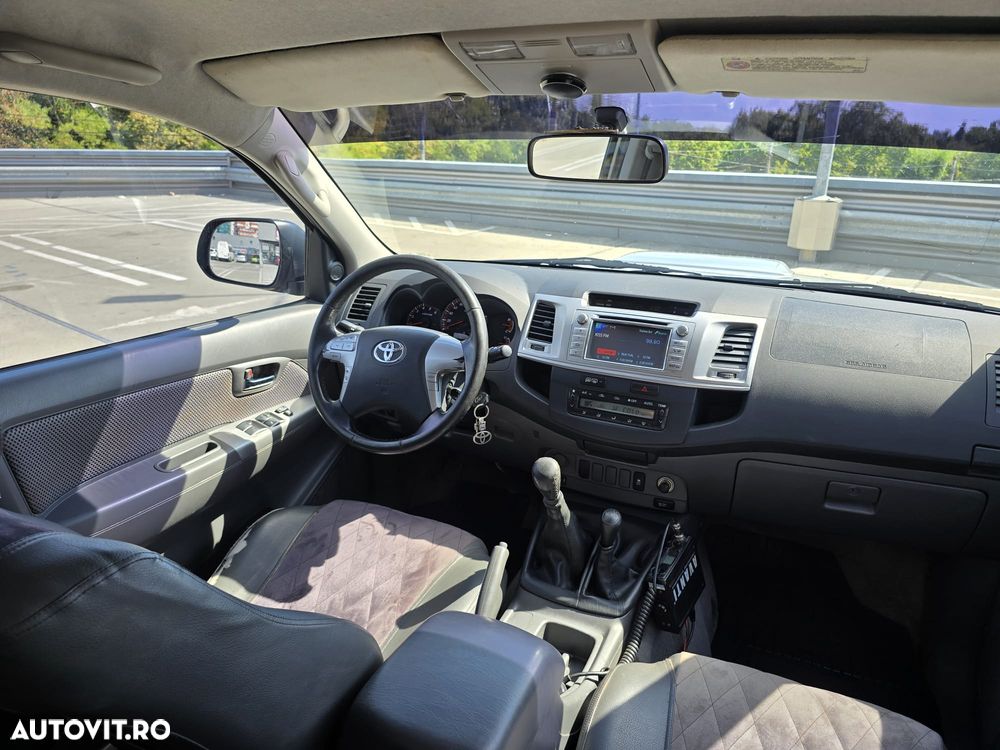 Toyota Hilux - 10