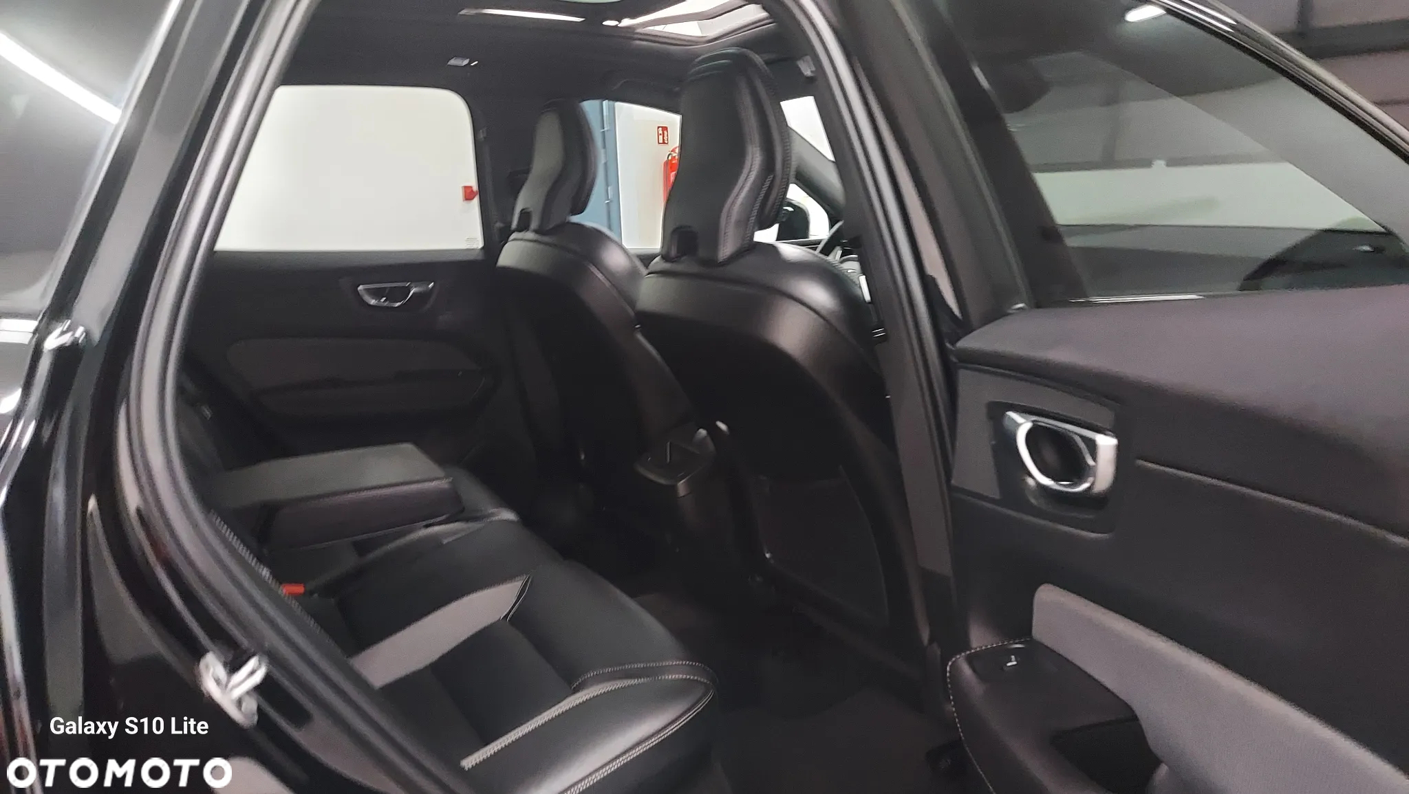 Volvo XC 60 B4 D Plus Dark - 18