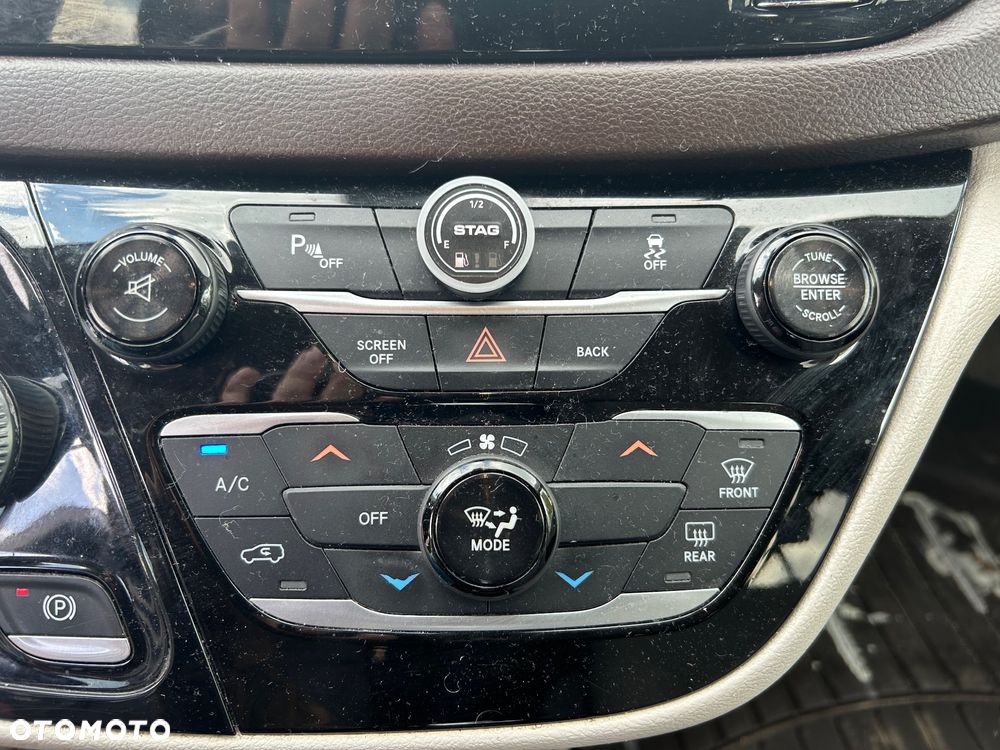 Chrysler Pacifica - 5