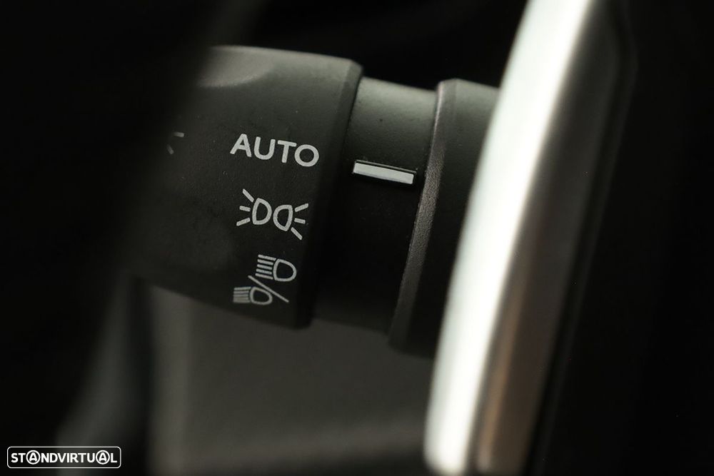 Peugeot 2008 1.2 PureTech Allure EAT8 - 16