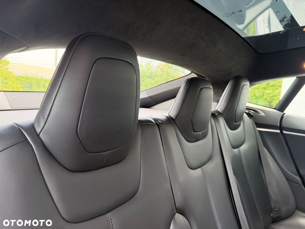 Tesla Model S - 31