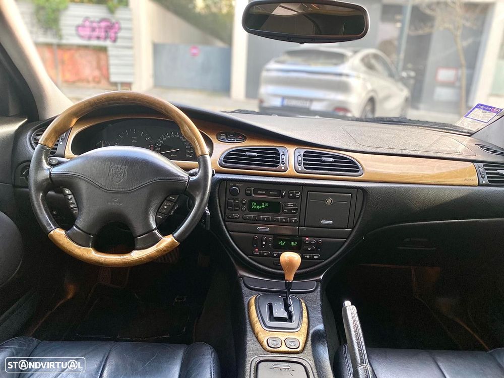 Jaguar S-Type 3.0 V6 Executive Auto. - 26